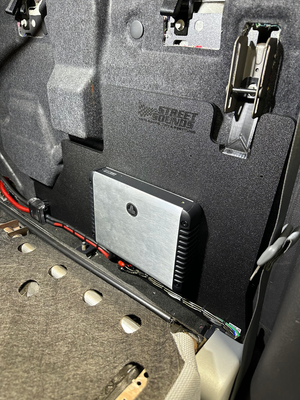 2009-2014 Ford F150 amp rack