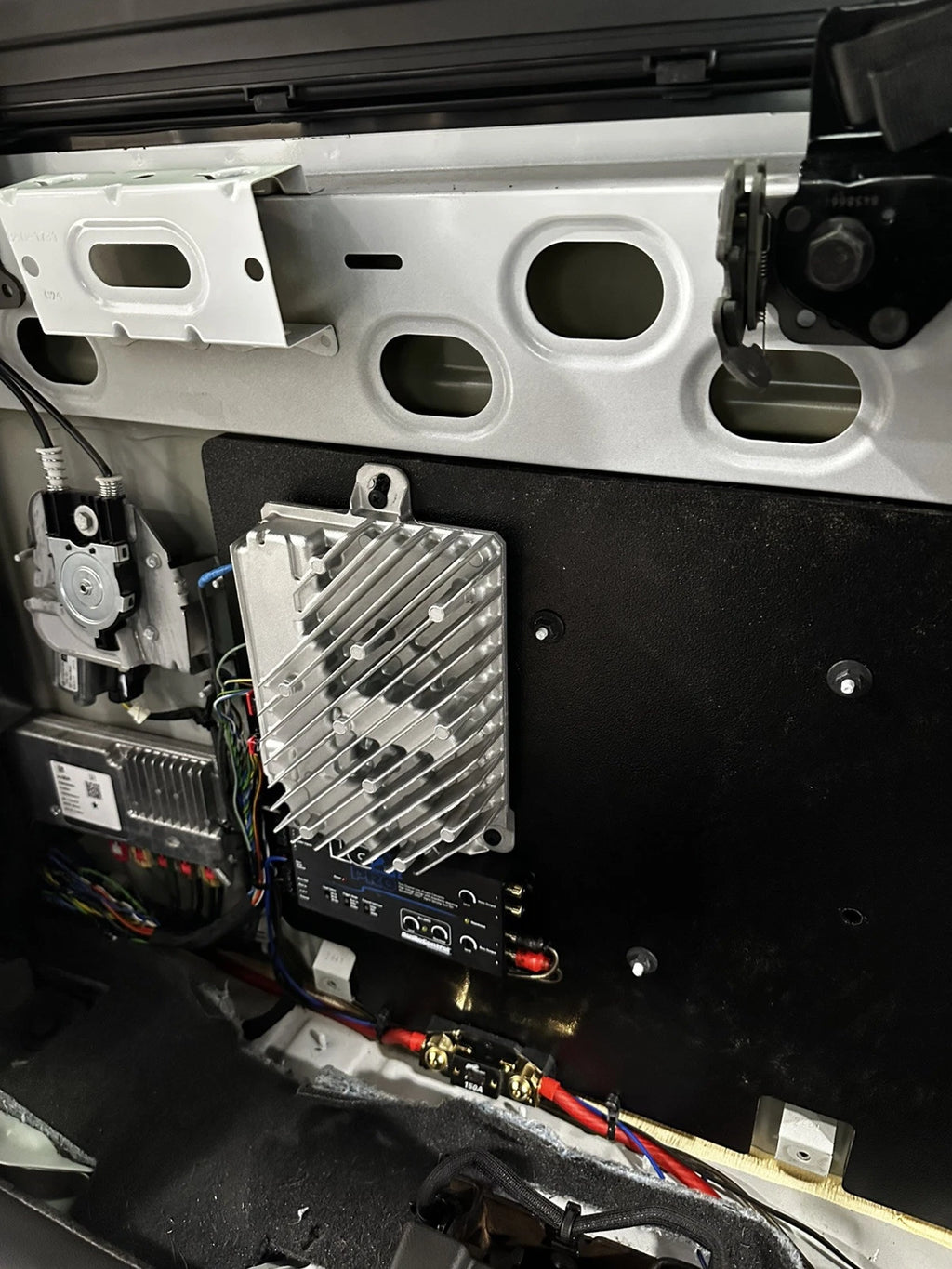 Chevy Silverado / GMC Sierra Extended Amp Rack - Street Sounds