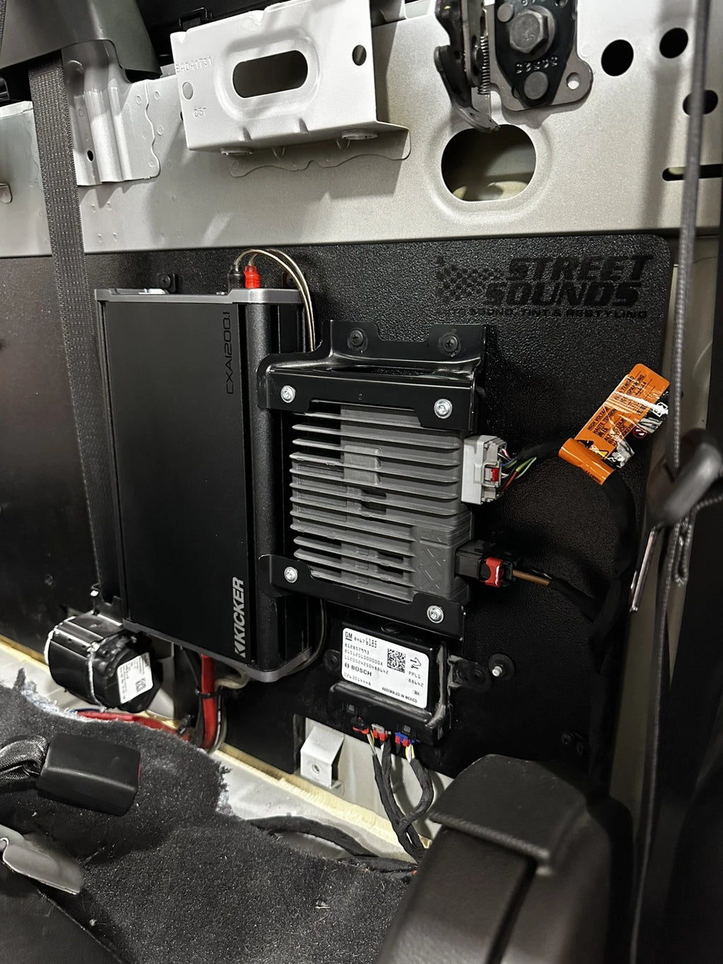 Chevy Silverado / GMC Sierra Extended Amp Rack - Street Sounds