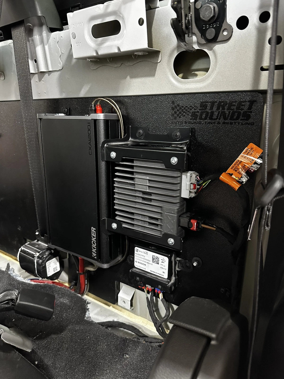 Chevy Silverado / GMC Sierra Extended Amp Rack - Street Sounds