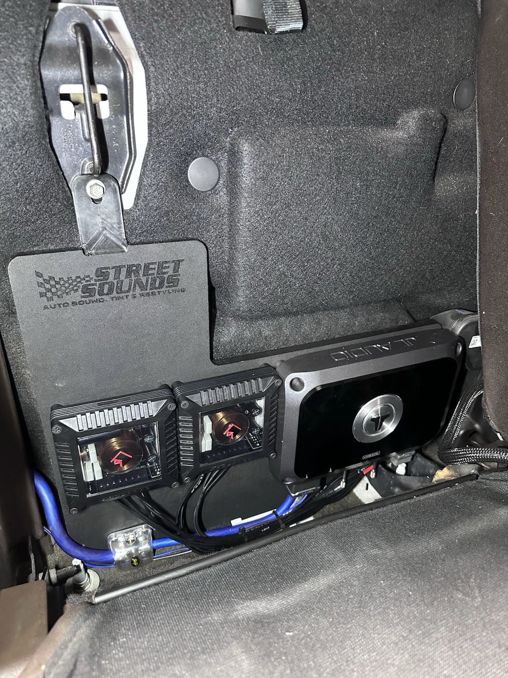 Ford F-150 / Super Duty passenger-side half amp rack