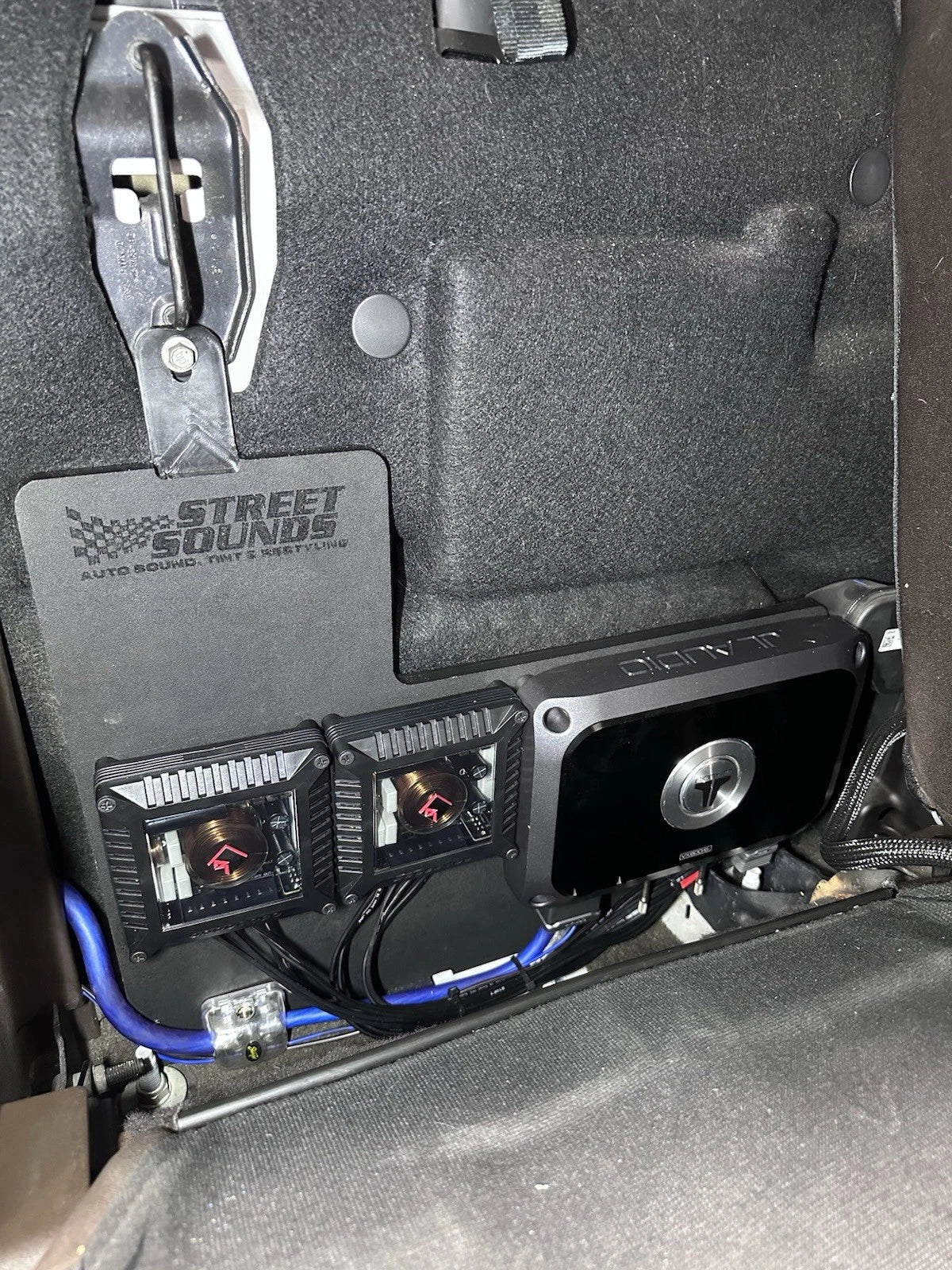Ford F-150 / Super Duty passenger-side half amp rack